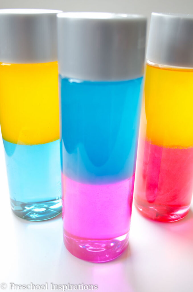 These color mixing sensory bottles are amazing in any preschool classroom! Use them as a behavior management tool, or to tie into a science theme, color theme, rainbow theme, or many more preschool themes! #preschool #prek #sensorybottle #kidsactivities #sensory 